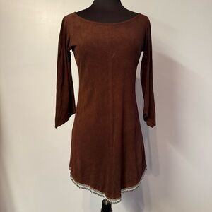 Seude Women's Brown Scoop Neck Three-Quarter Sleeve Top